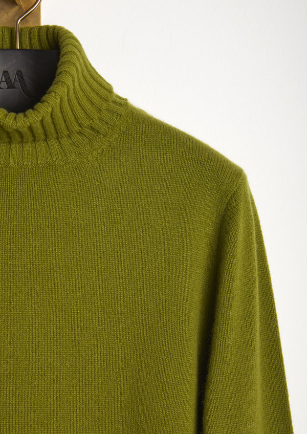 AABDALY-Detail-Green-Cashmere-Turtleneck