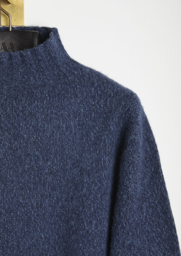 AABRIOLA-Detail-Blue-Turtleneck