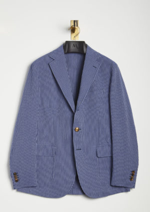 AALBEROBELLO-plain-seersucker-blazer-patch-flap-pocket-stilllife