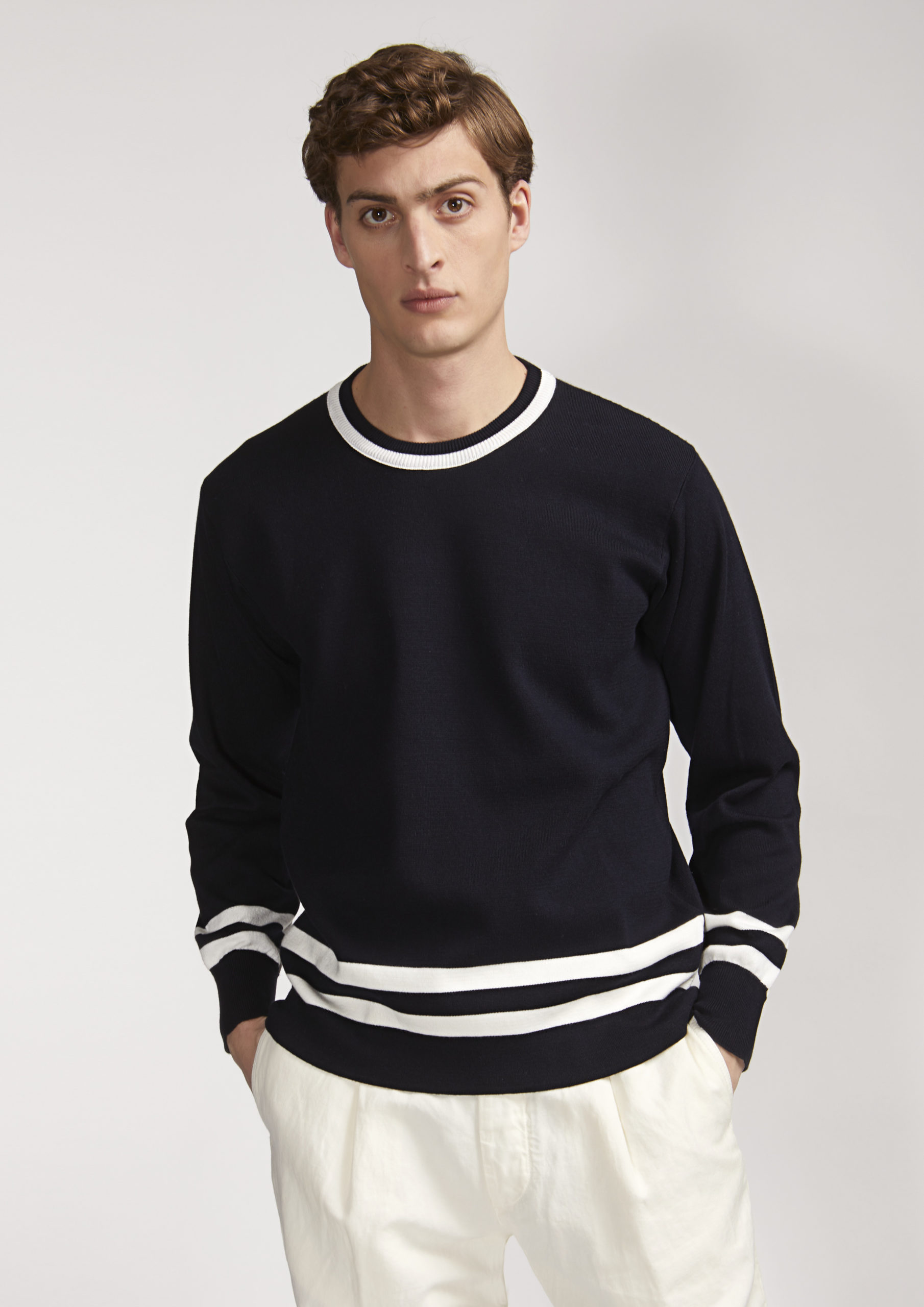 AANDRONICOT-ribbed-round-neck-vintage-college-sweater-ribbed-cuffs-model